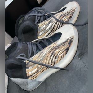 Yeezy Quantum men’s size 7